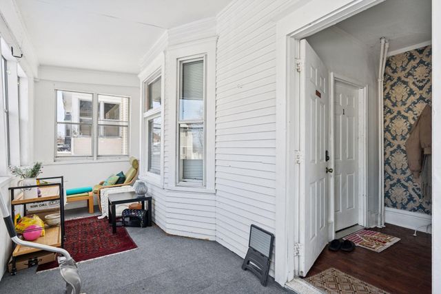 694 Central Avenue W, Saint Paul, MN 55104