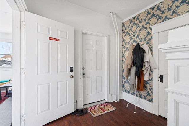 694 Central Avenue W, Saint Paul, MN 55104