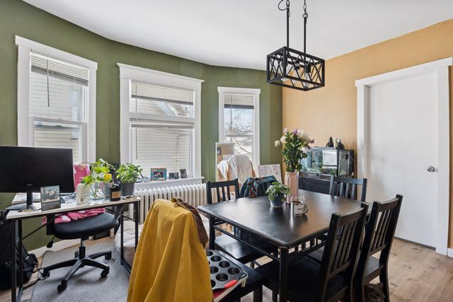 694 Central Avenue W, Saint Paul, MN 55104