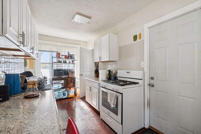 694 Central Avenue W, Saint Paul, MN 55104