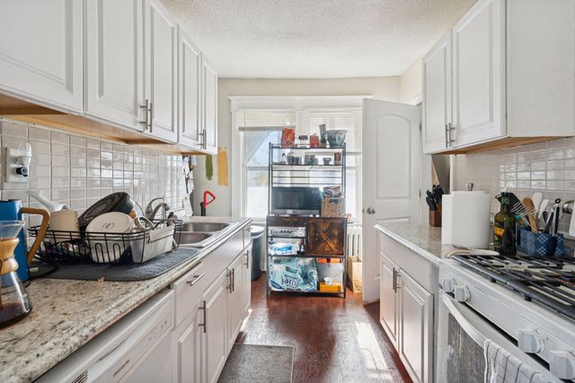 694 Central Avenue W, Saint Paul, MN 55104