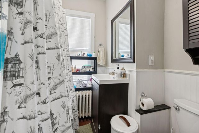 694 Central Avenue W, Saint Paul, MN 55104