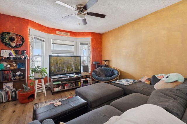 694 Central Avenue W, Saint Paul, MN 55104