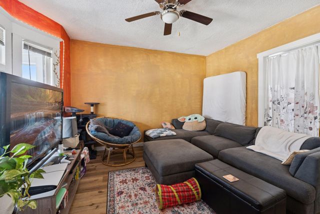 694 Central Avenue W, Saint Paul, MN 55104