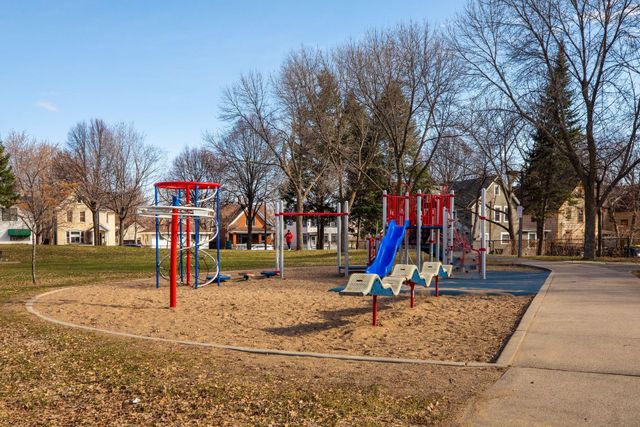 694 Central Avenue W, Saint Paul, MN 55104