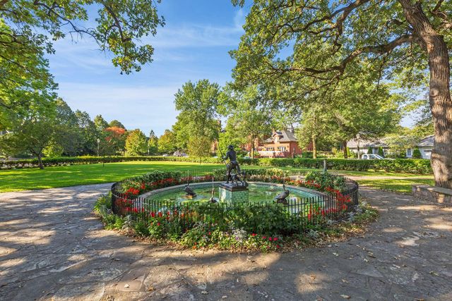 694 Central Avenue W, Saint Paul, MN 55104