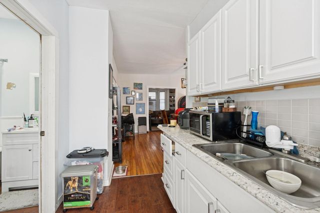 694 Central Avenue W, Saint Paul, MN 55104