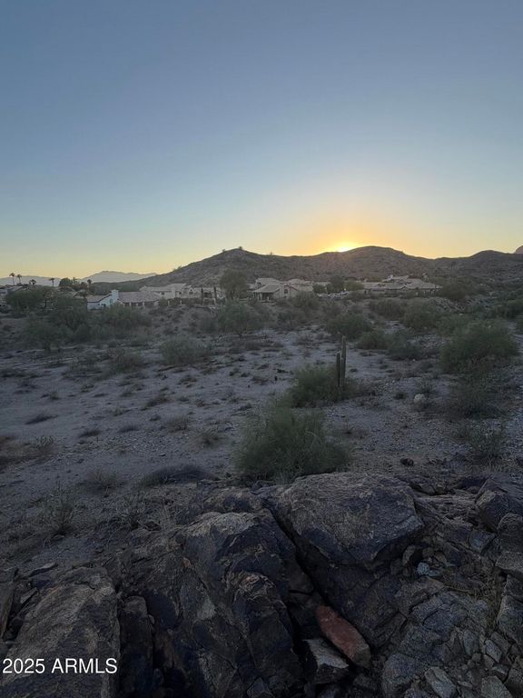 Image 13 of property listing at 14012 S CANYON Drive 20, Phoenix, AZ 85048