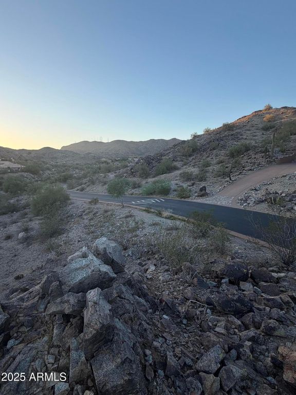 Image 15 of property listing at 14012 S CANYON Drive 20, Phoenix, AZ 85048