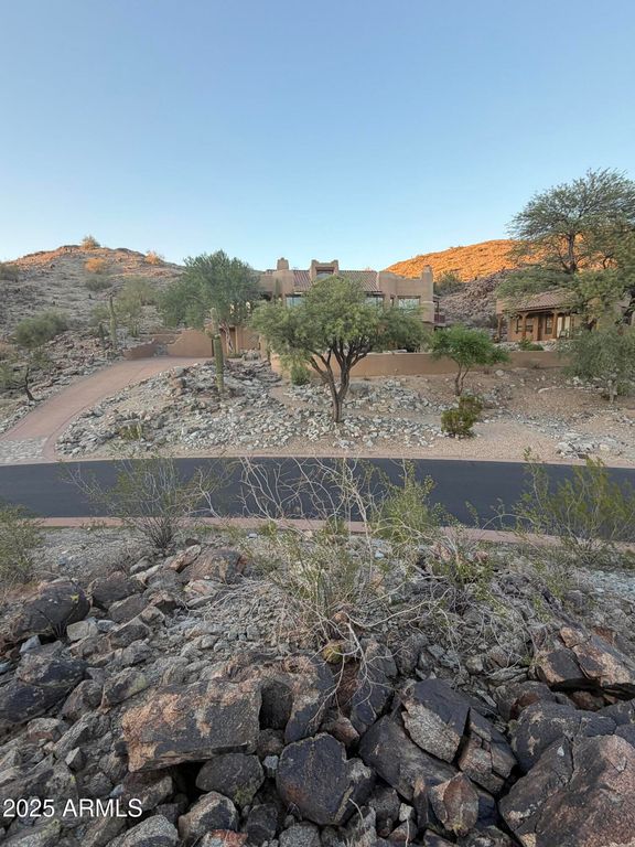 Image 17 of property listing at 14012 S CANYON Drive 20, Phoenix, AZ 85048