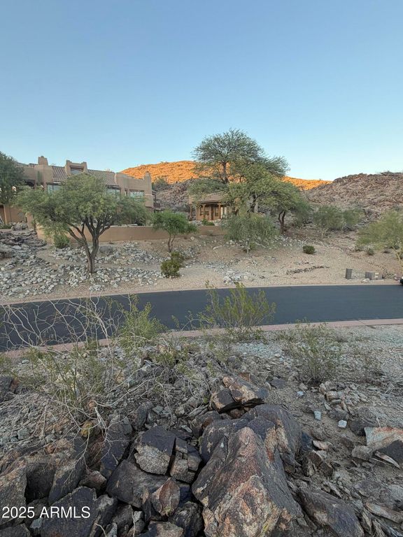 Image 18 of property listing at 14012 S CANYON Drive 20, Phoenix, AZ 85048