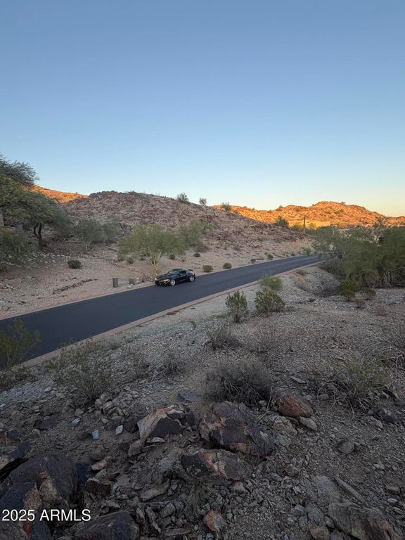 Image 19 of property listing at 14012 S CANYON Drive 20, Phoenix, AZ 85048