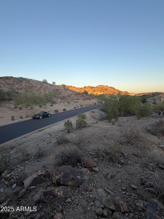 Image 20 of property listing at 14012 S CANYON Drive 20, Phoenix, AZ 85048