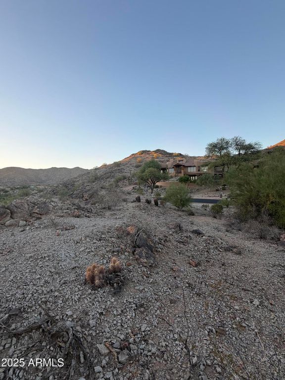 Image 23 of property listing at 14012 S CANYON Drive 20, Phoenix, AZ 85048