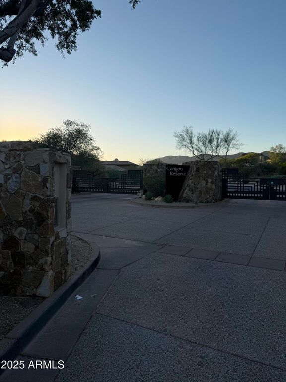 Image 3 of property listing at 14012 S CANYON Drive 20, Phoenix, AZ 85048