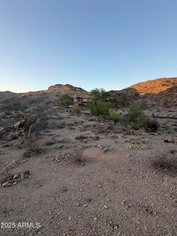 Image 31 of property listing at 14012 S CANYON Drive 20, Phoenix, AZ 85048