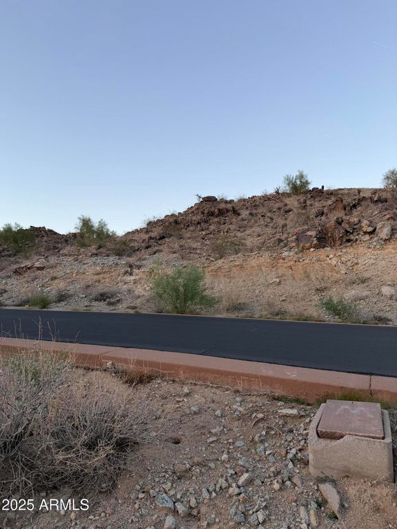 Image 37 of property listing at 14012 S CANYON Drive 20, Phoenix, AZ 85048