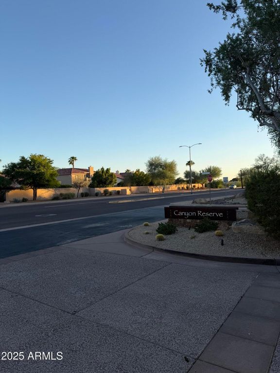 Image 5 of property listing at 14012 S CANYON Drive 20, Phoenix, AZ 85048