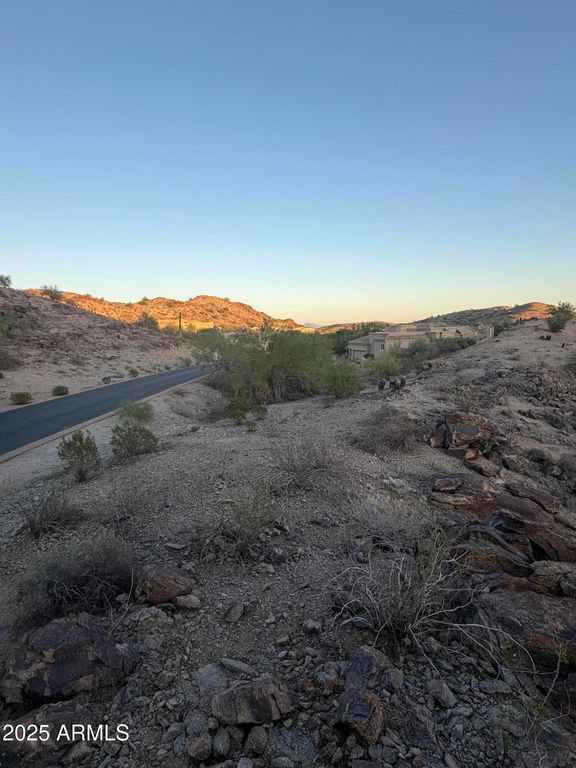 Image 9 of property listing at 14012 S CANYON Drive 20, Phoenix, AZ 85048