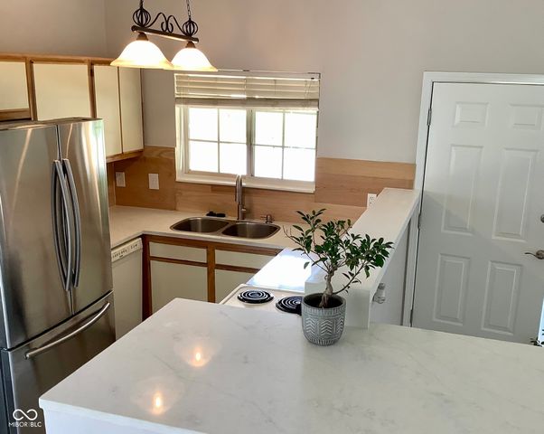 61 Meadow Creek Boulevard, Whiteland, IN 46184