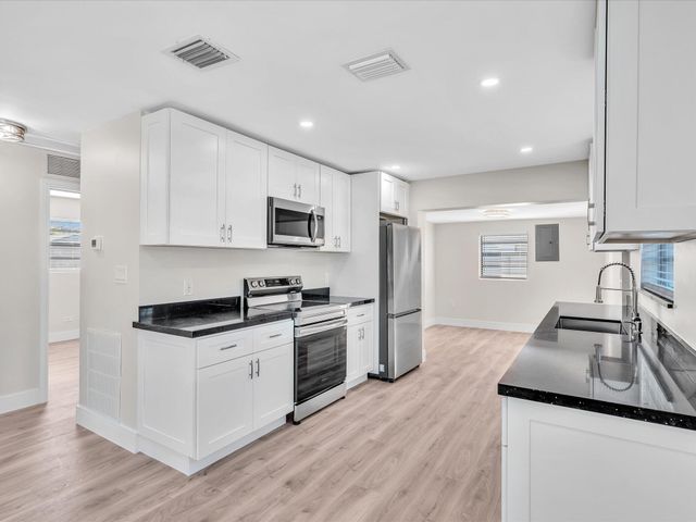 3870 SW 60th Avenue, Davie, FL 33314