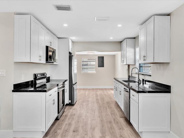 3870 SW 60th Avenue, Davie, FL 33314