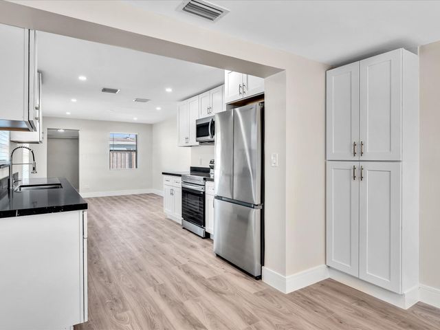 3870 SW 60th Avenue, Davie, FL 33314