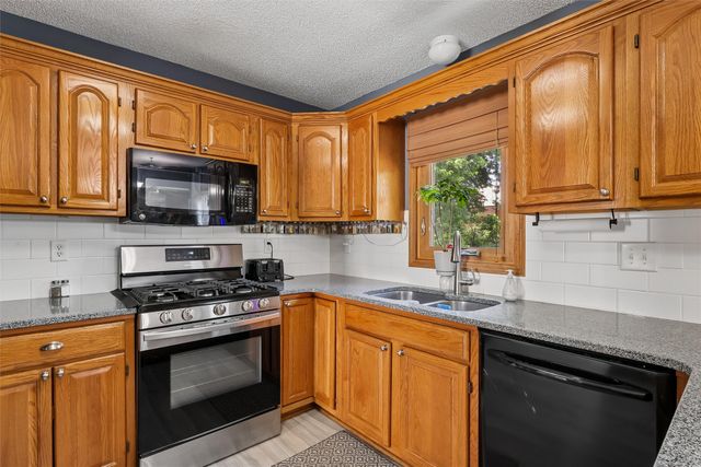 4014 98th Street, Urbandale, IA 50322