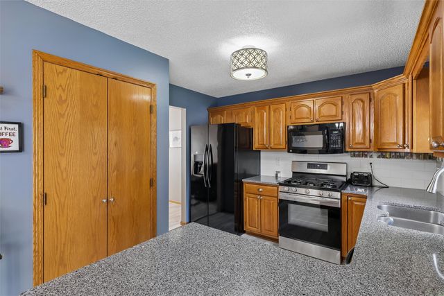 4014 98th Street, Urbandale, IA 50322