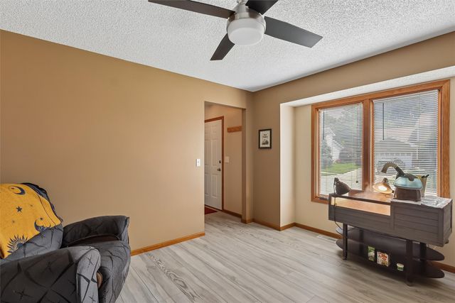 4014 98th Street, Urbandale, IA 50322