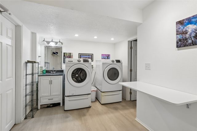 4014 98th Street, Urbandale, IA 50322
