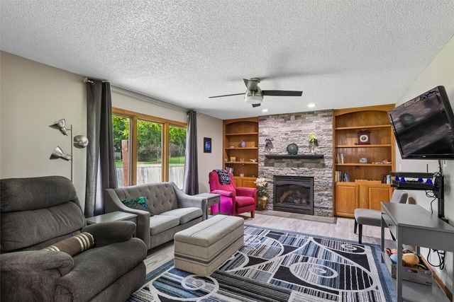 4014 98th Street, Urbandale, IA 50322