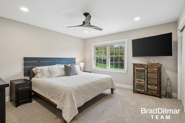 2436 Abbington Drive SE, Grand Rapids, MI 49506