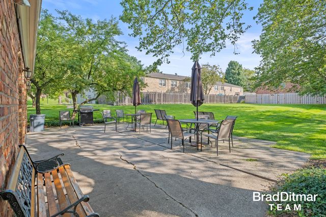 2436 Abbington Drive SE, Grand Rapids, MI 49506