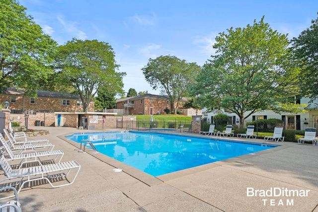 2436 Abbington Drive SE, Grand Rapids, MI 49506