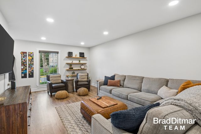 2436 Abbington Drive SE, Grand Rapids, MI 49506
