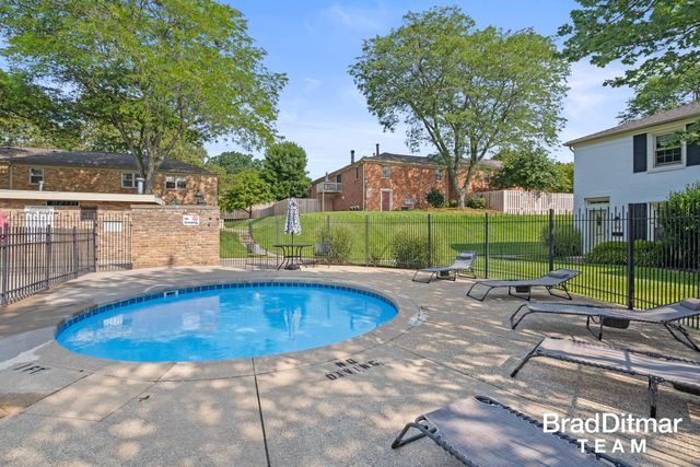 2436 Abbington Drive SE, Grand Rapids, MI 49506