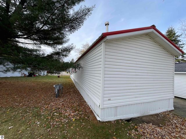 310 Kristy Jo Street, Cadillac, MI 49601