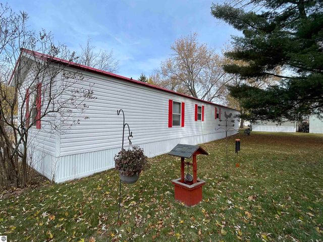 310 Kristy Jo Street, Cadillac, MI 49601