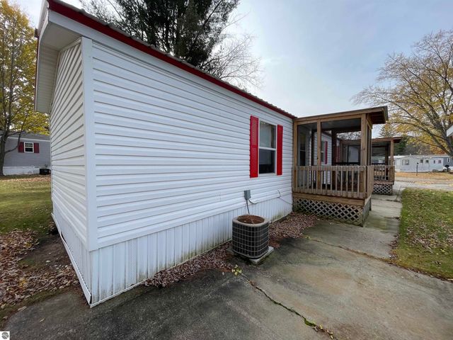 310 Kristy Jo Street, Cadillac, MI 49601