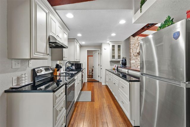 111 Merrywood LN, San Marcos, TX 78666