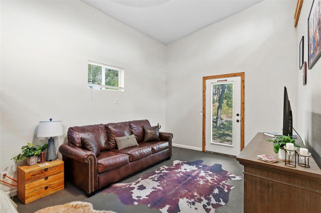 111 Merrywood LN, San Marcos, TX 78666