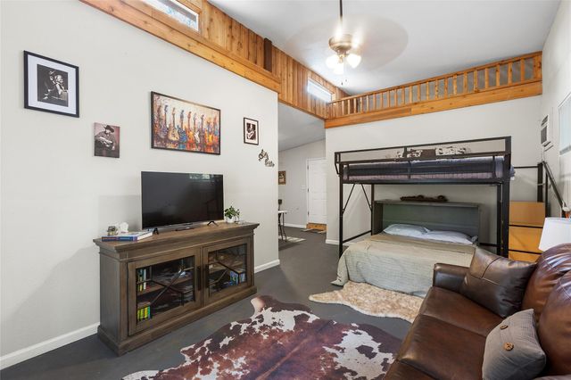 111 Merrywood LN, San Marcos, TX 78666