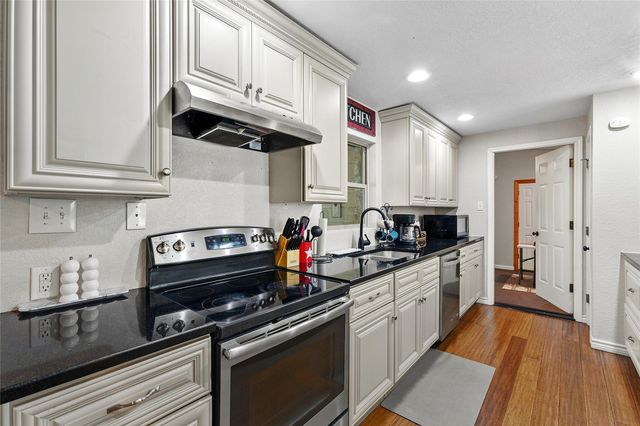 111 Merrywood LN, San Marcos, TX 78666
