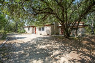 111 Merrywood LN, San Marcos, TX 78666
