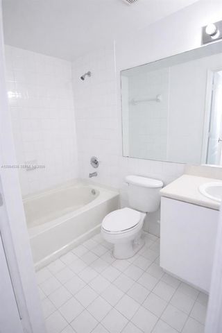 5085 NW 7th St 706, Miami, FL 33126