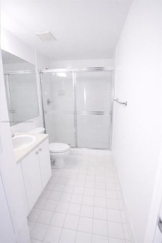 5085 NW 7th St 706, Miami, FL 33126