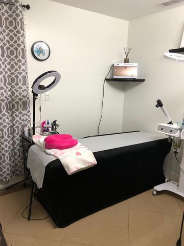 5085 NW 7th St 706, Miami, FL 33126