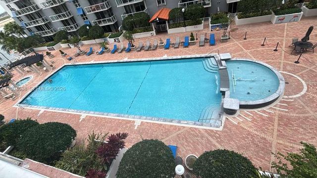 5085 NW 7th St 706, Miami, FL 33126
