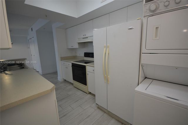 5085 NW 7th St 706, Miami, FL 33126